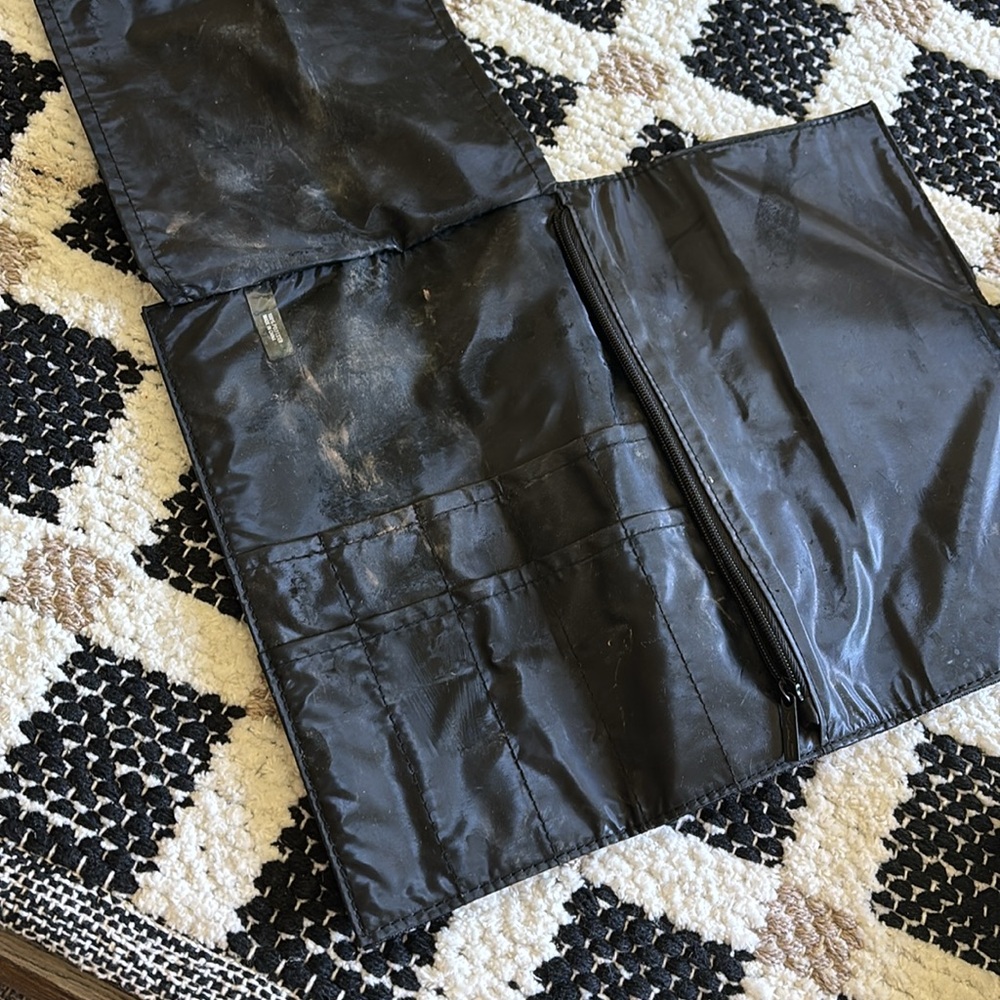 MAC Black Makeup Brush Holder - Picture 4 of 6